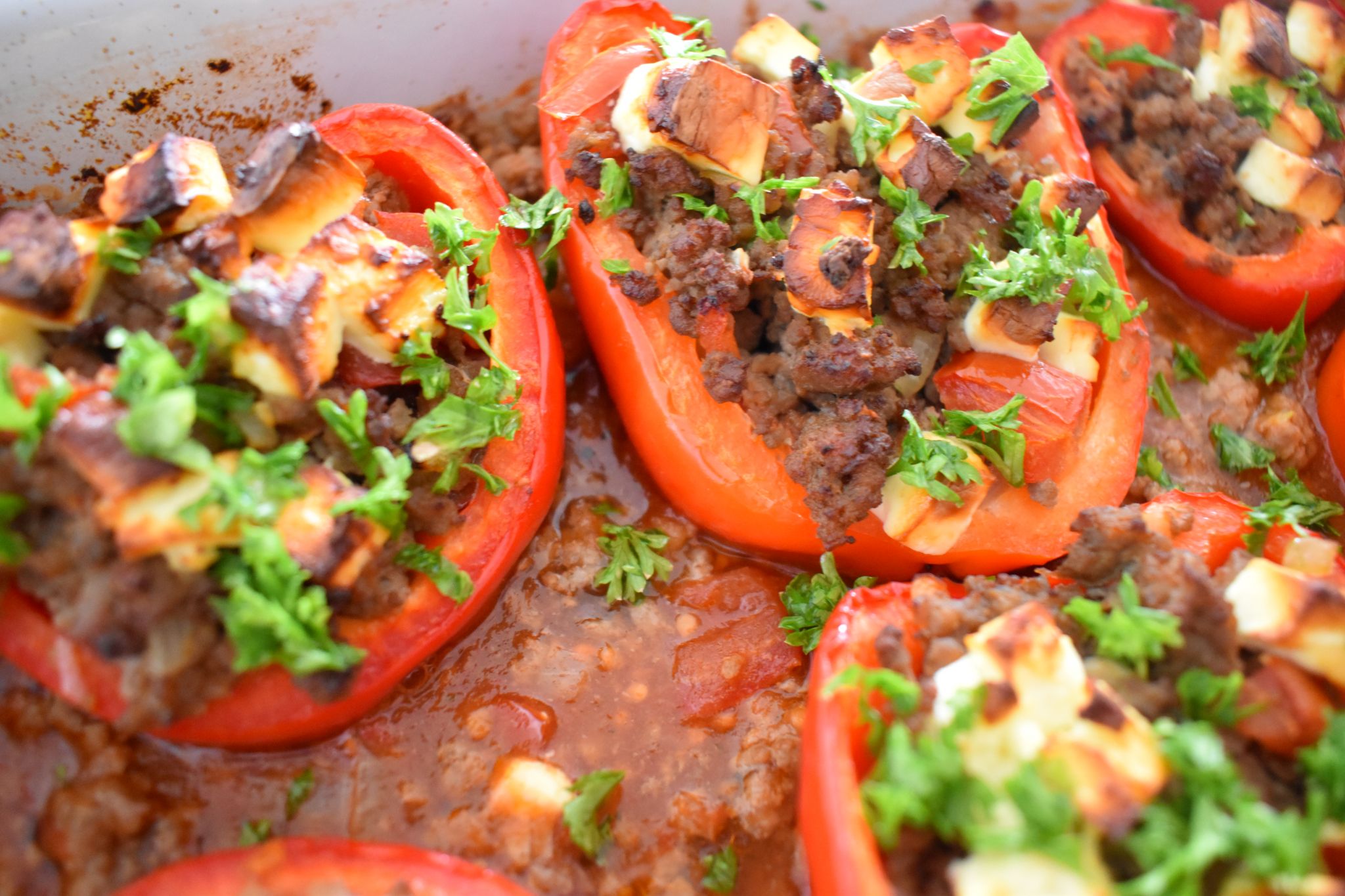 Paprikaschoten mit Tomaten-Hack und Feta » Mein Kochuniversum